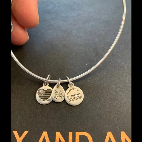 SOLD 🦋🦋 - Picture 3 of 9